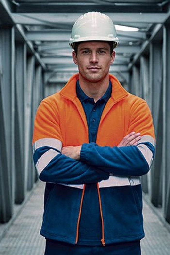 Valento VA804 AIRPORT hi-vis fleece jas gedragen door model