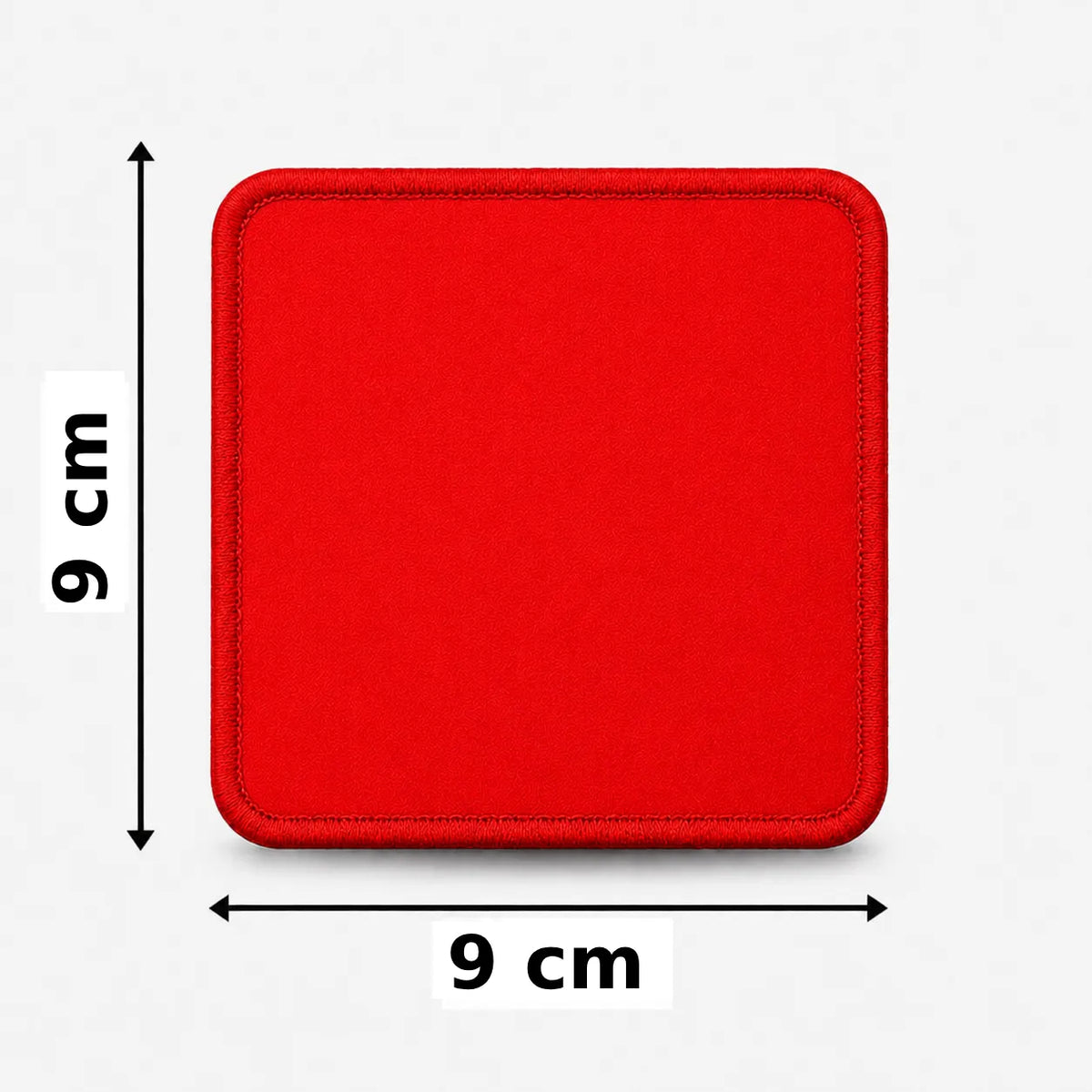 Vierkant geborduurd embleem 9×9 cm in rood